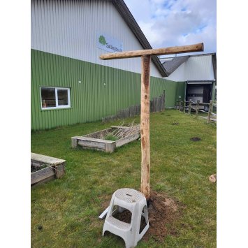 5 Overlggere monteres med de lngste medflgende skruer 2 stk. pr. overlgger. De 4 sm stykker tr i 45Grader sttes op under overlggeren og ind p stolpen med de sidste skru